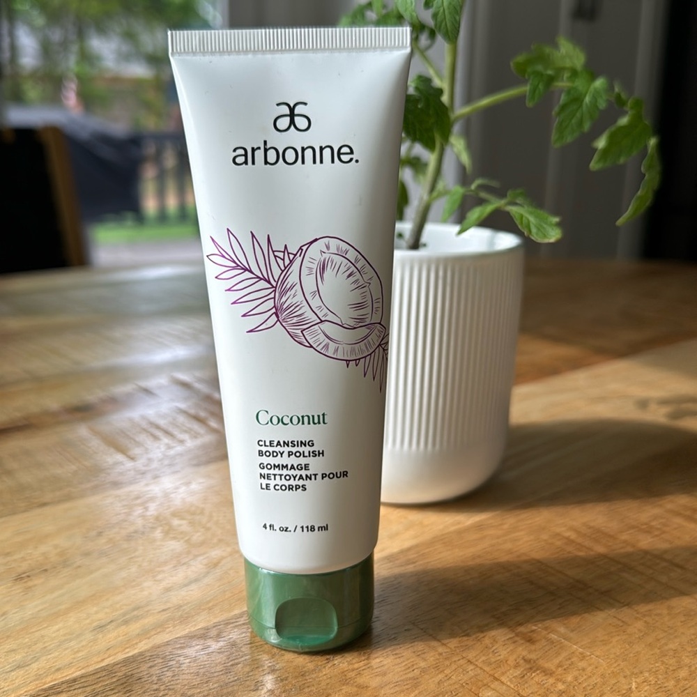 ARBONNE  coconut cleansing body polish
Coconut scented cleansing body polish